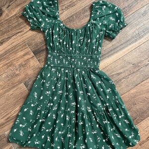 Hollister XS Green Floral Dress w shorts